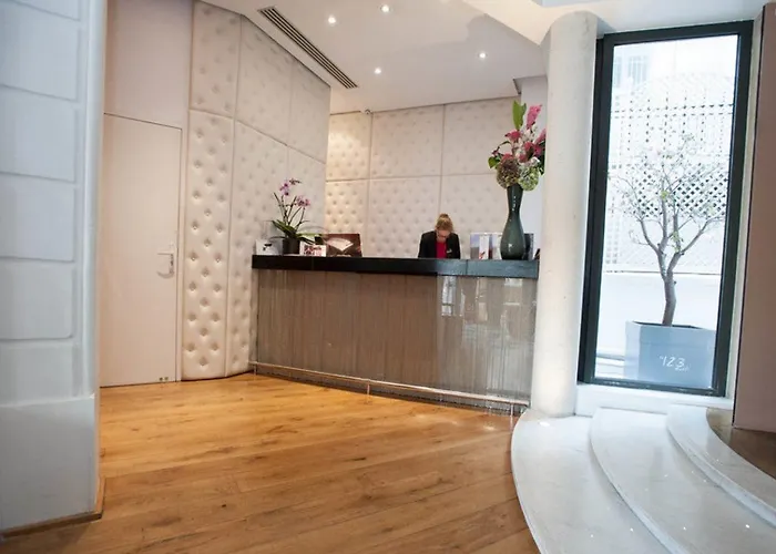 호텔 르 123 엘리제 - 아스토텔 4*